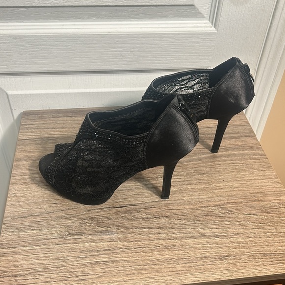 MICHAELANGELO BLACK LACE BEADED HIGH HEELS BACK ZIPPER SANDALS SIZE 8 - Picture 7 of 10